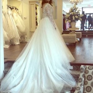 BRAND NEW *MAGGIE SOTTERO* WEDDING GOWN SIZE 12